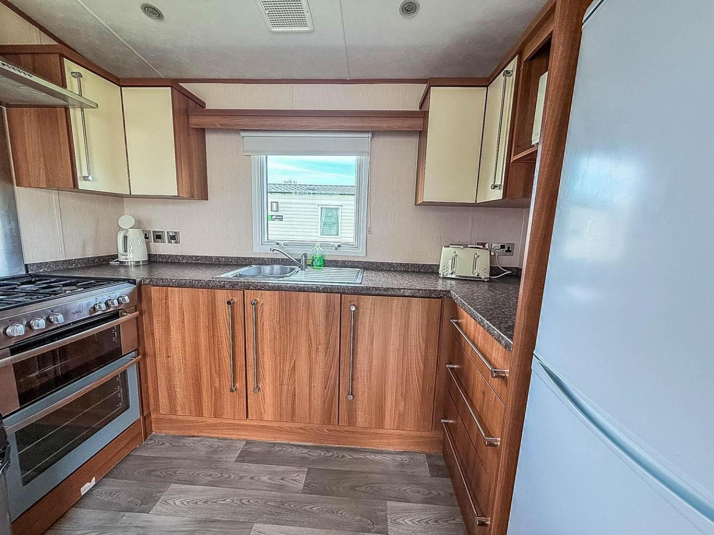 Lovely 8 Berth Caravan At Sunnydale In Lincolnshire Ref 35239S Лаут Экстерьер фото